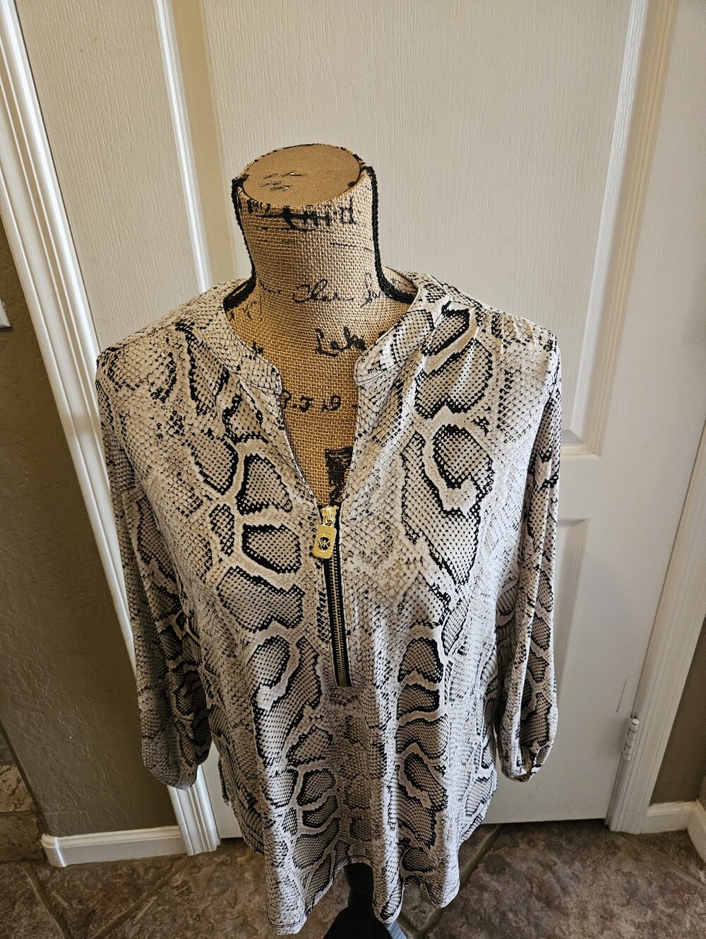 NWT ☆ Michael Kors Top, Size Large, Brand NEW!